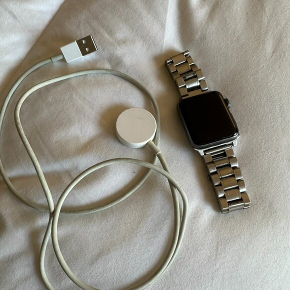 Apple Watch Series 3 GPS 38 mm - Space Grey with Stainless Steel Link / Band